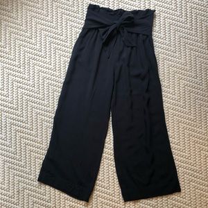 Abercrombie & Fitch Paperbag Wide Leg Cropped Pant